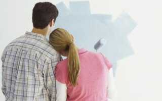 Чем и как красить обои под покраску?