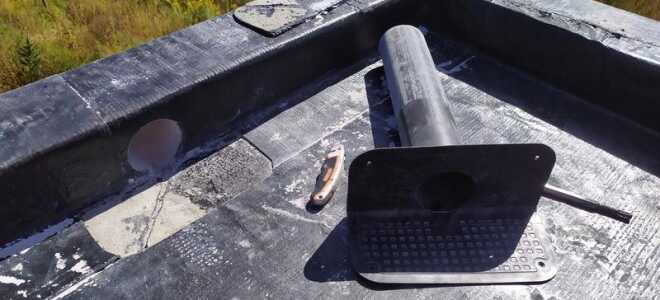 Установка водостоков на плоской кровле из рубероида