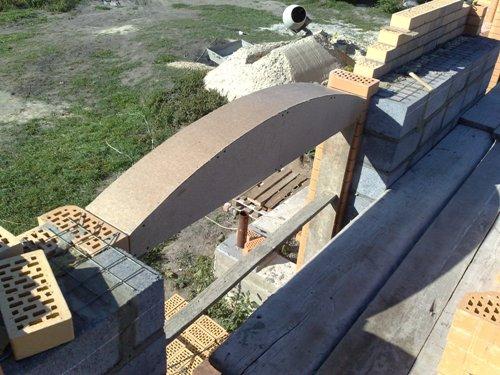 Установка шаблона арки в оконный проем