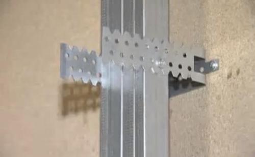 Как крепить профиль к стене?