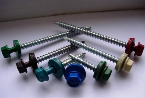 Чем крепить листы металлочерепицы?