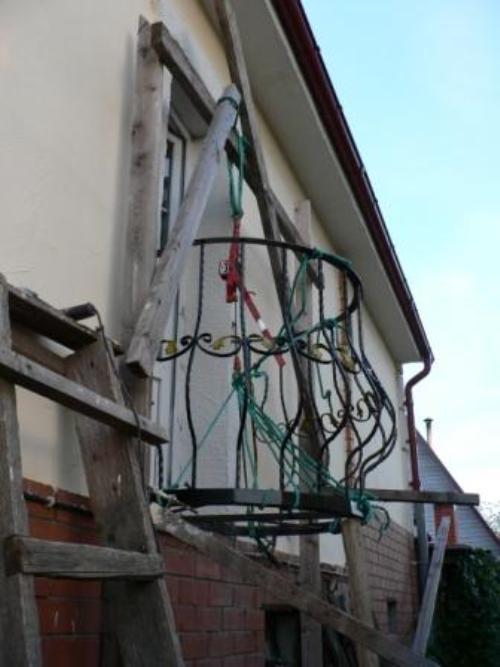 Установка круглого балкона
