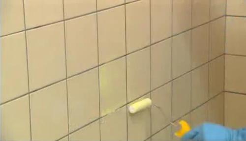 Наносим грунтовку на плитку