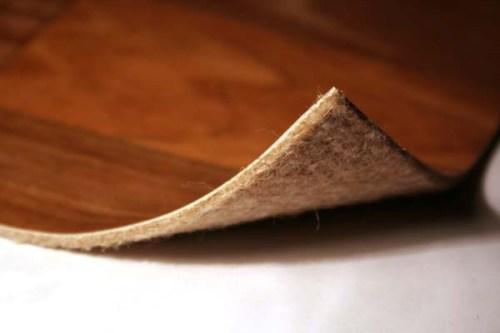 Даем линолеуму отлежаться