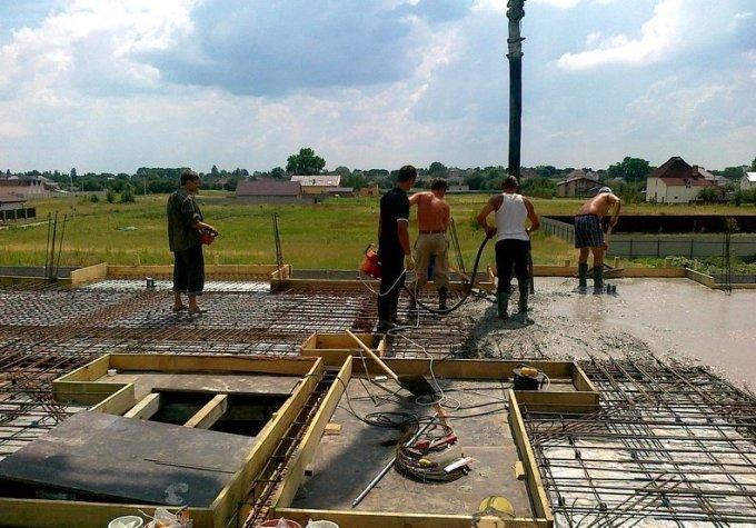 Заливка монолитной плиты перекрытия
