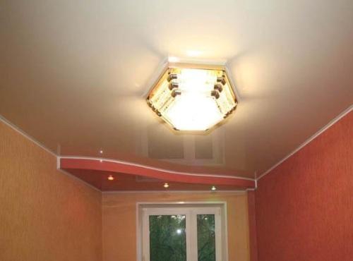 Сначала обои или натяжной потолок