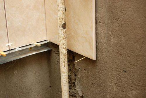 Временное закрепление плитки