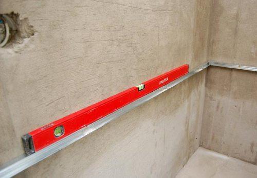 Проверка горизонтальности установки профиля