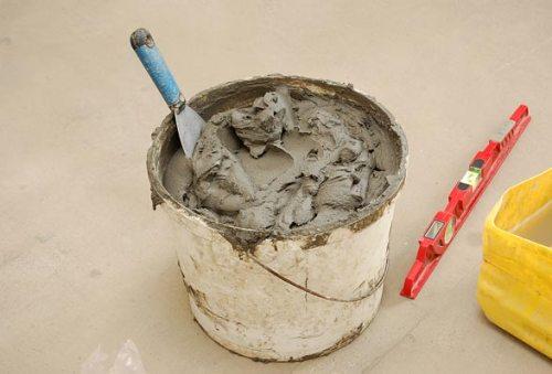 Замешиваем плиточный клей